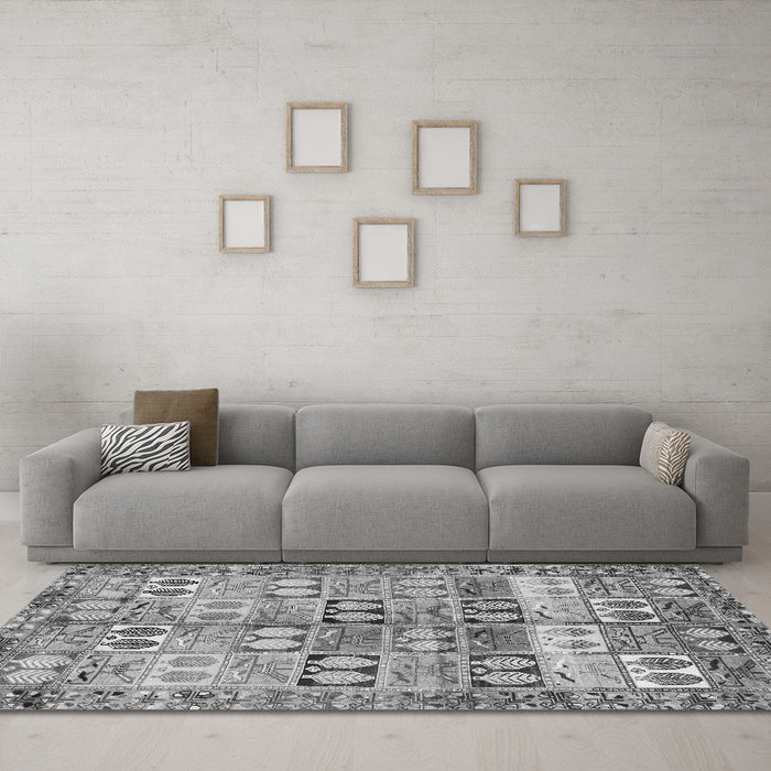 Machine Washable Persian Gray Traditional Rug in a Living Room,, wshtr3358gry