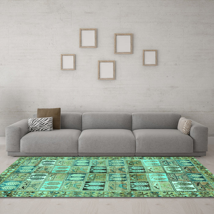 Machine Washable Persian Turquoise Traditional Area Rugs in a Living Room,, wshtr3358turq