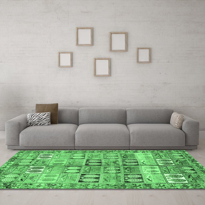 Machine Washable Persian Emerald Green Traditional Area Rugs in a Living Room,, wshtr3358emgrn