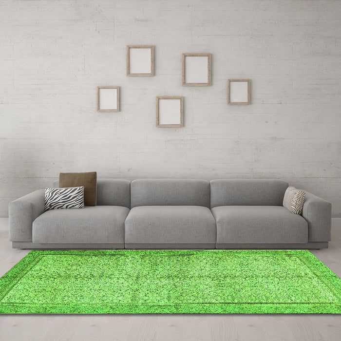 Machine Washable Persian Green Traditional Area Rugs in a Living Room,, wshtr335grn