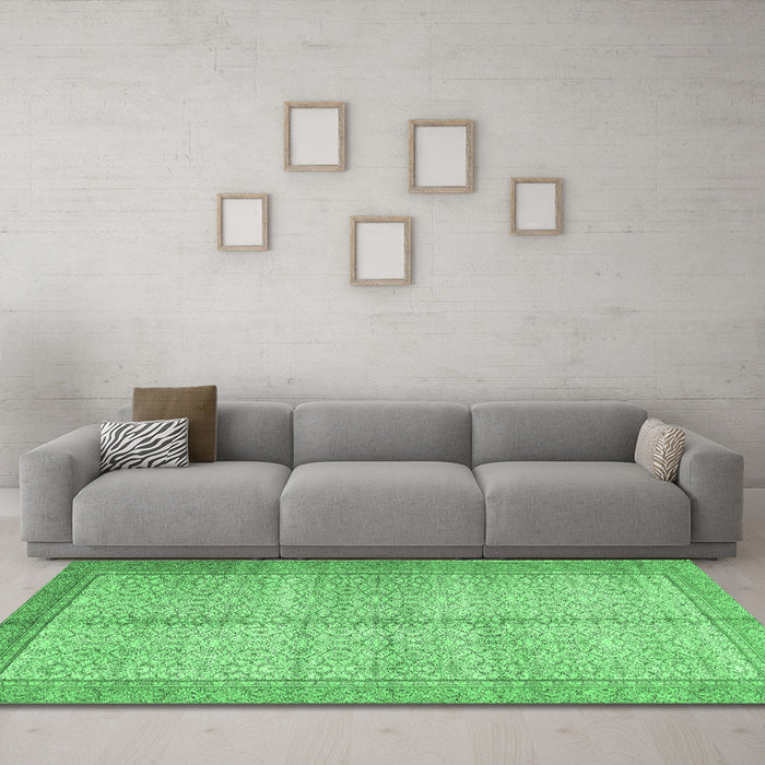 Machine Washable Persian Emerald Green Traditional Area Rugs in a Living Room,, wshtr335emgrn