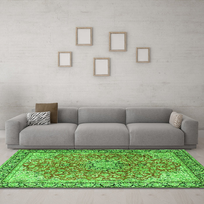 Machine Washable Persian Green Traditional Area Rugs in a Living Room,, wshtr3361grn