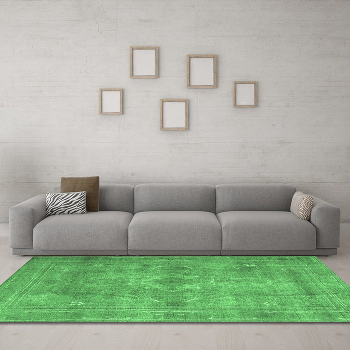 Machine Washable Persian Emerald Green Traditional Area Rugs in a Living Room,, wshtr3362emgrn