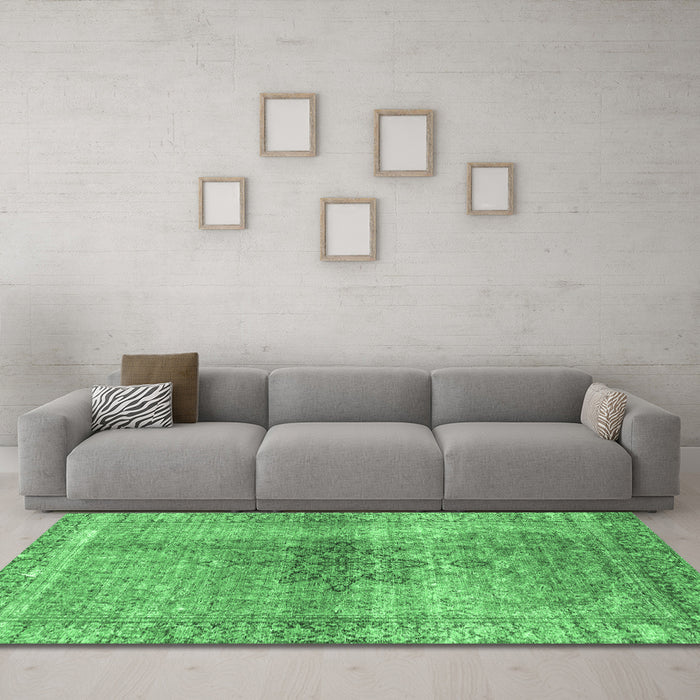 Machine Washable Persian Emerald Green Traditional Area Rugs in a Living Room,, wshtr3364emgrn
