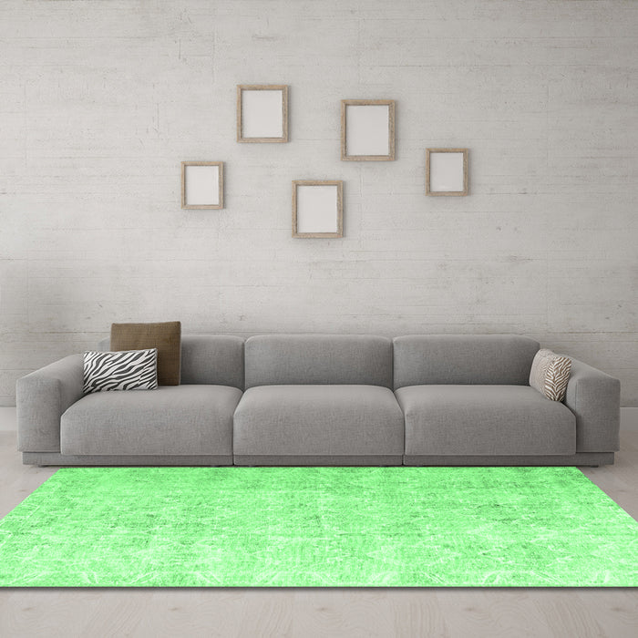 Machine Washable Persian Emerald Green Traditional Area Rugs in a Living Room,, wshtr3365emgrn