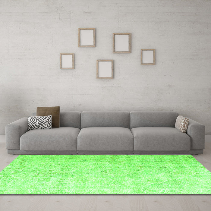 Machine Washable Persian Green Traditional Area Rugs in a Living Room,, wshtr3365grn
