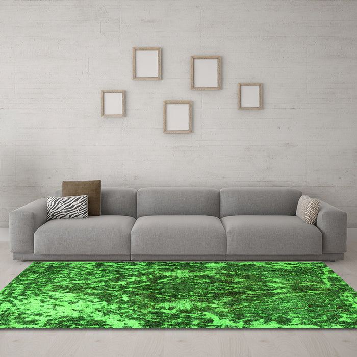 Machine Washable Persian Green Traditional Area Rugs in a Living Room,, wshtr3366grn