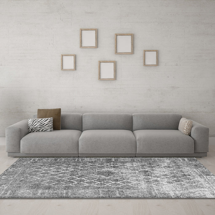 Machine Washable Persian Gray Traditional Rug in a Living Room,, wshtr3367gry