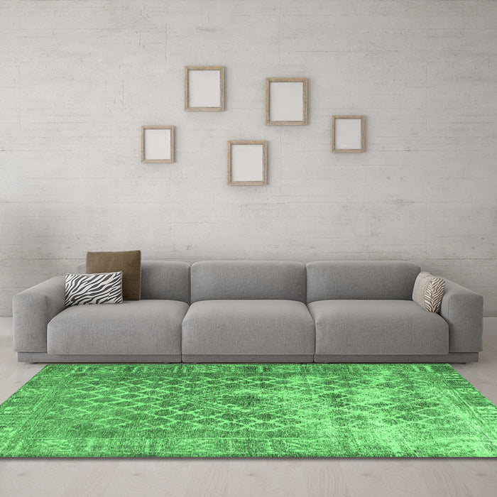 Machine Washable Persian Emerald Green Traditional Area Rugs in a Living Room,, wshtr3367emgrn