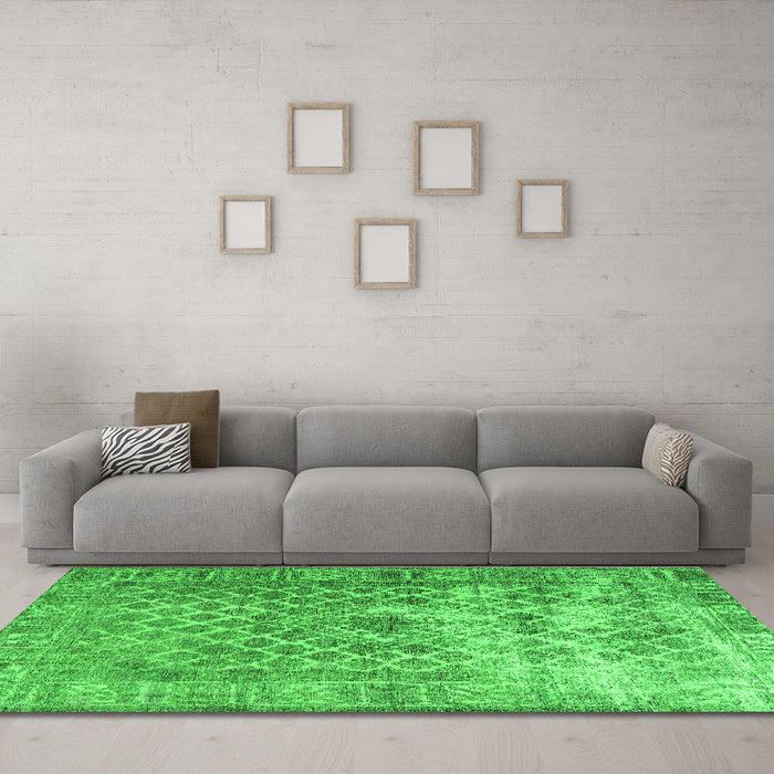 Machine Washable Persian Green Traditional Area Rugs in a Living Room,, wshtr3367grn