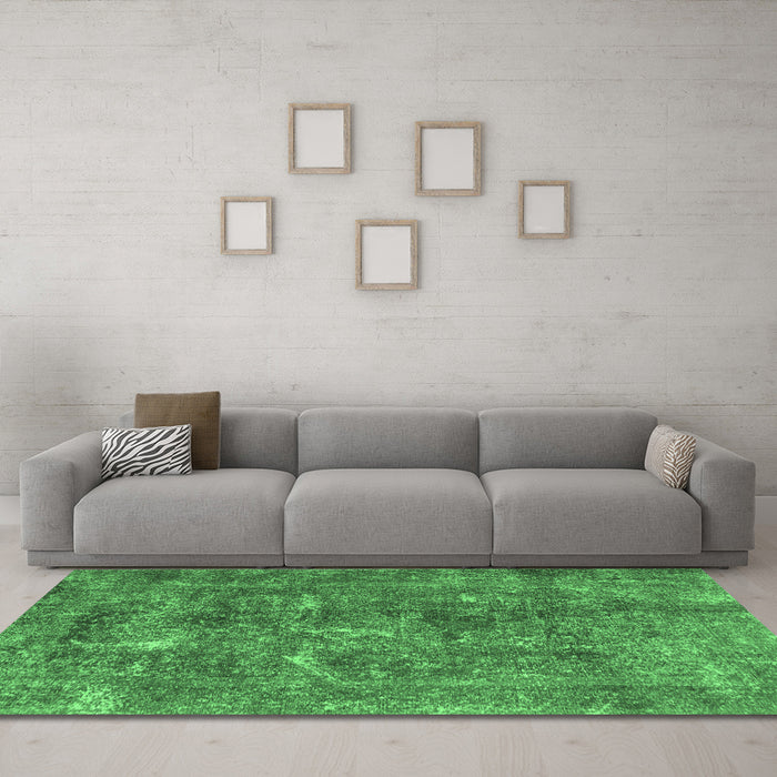 Machine Washable Persian Emerald Green Traditional Area Rugs in a Living Room,, wshtr3368emgrn