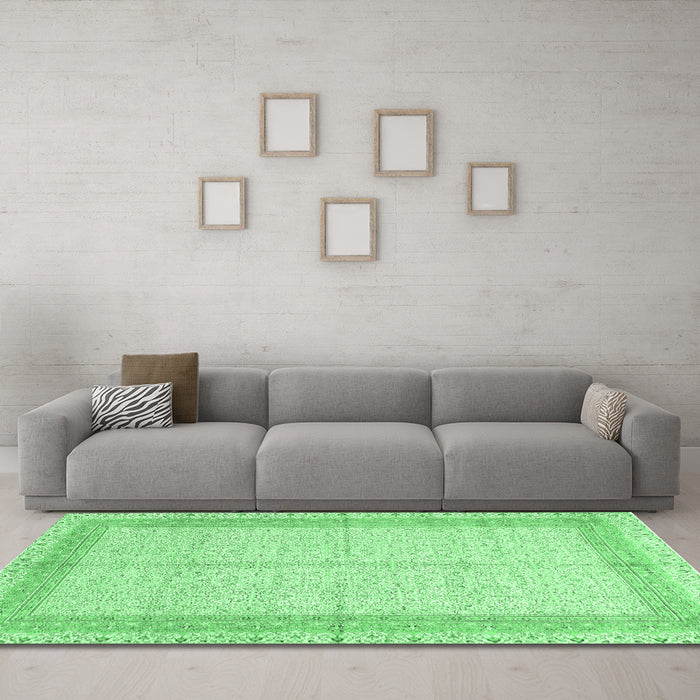 Machine Washable Persian Emerald Green Traditional Area Rugs in a Living Room,, wshtr336emgrn