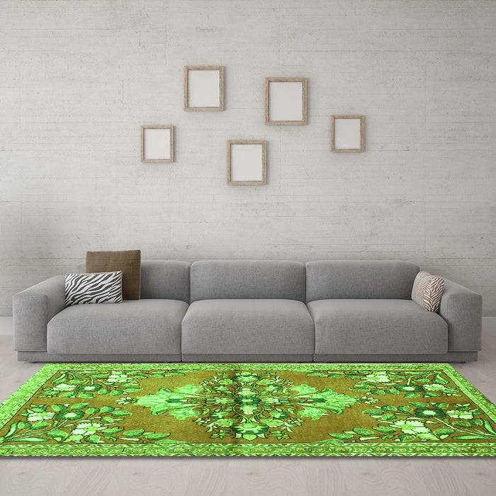 Machine Washable Animal Green Traditional Area Rugs in a Living Room,, wshtr3370grn