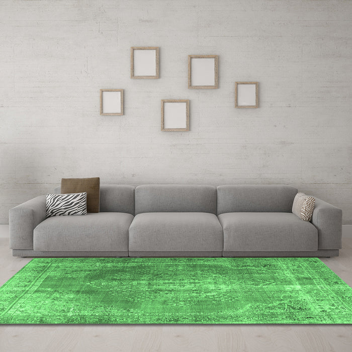 Machine Washable Persian Emerald Green Traditional Area Rugs in a Living Room,, wshtr3373emgrn