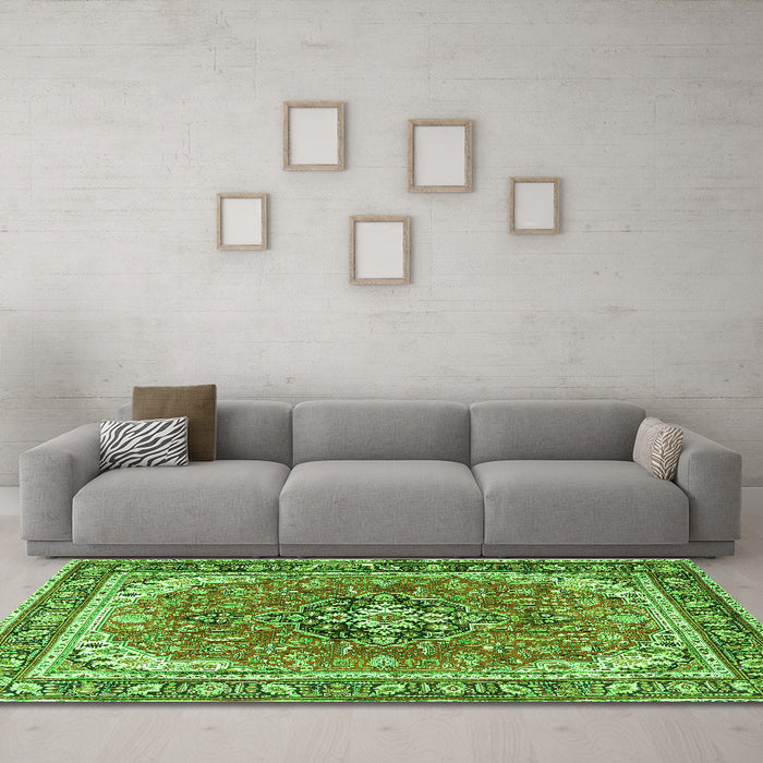 Machine Washable Persian Green Traditional Area Rugs in a Living Room,, wshtr3375grn