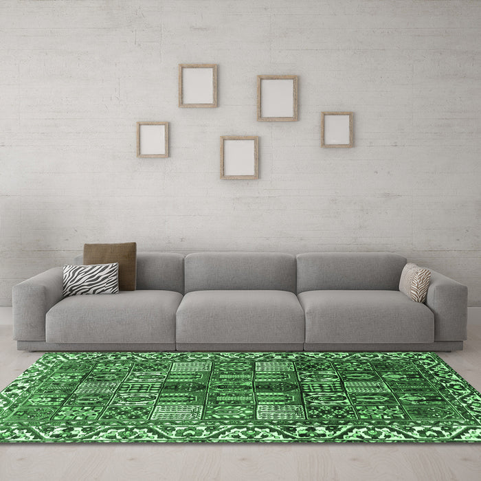 Machine Washable Persian Emerald Green Traditional Area Rugs in a Living Room,, wshtr3377emgrn