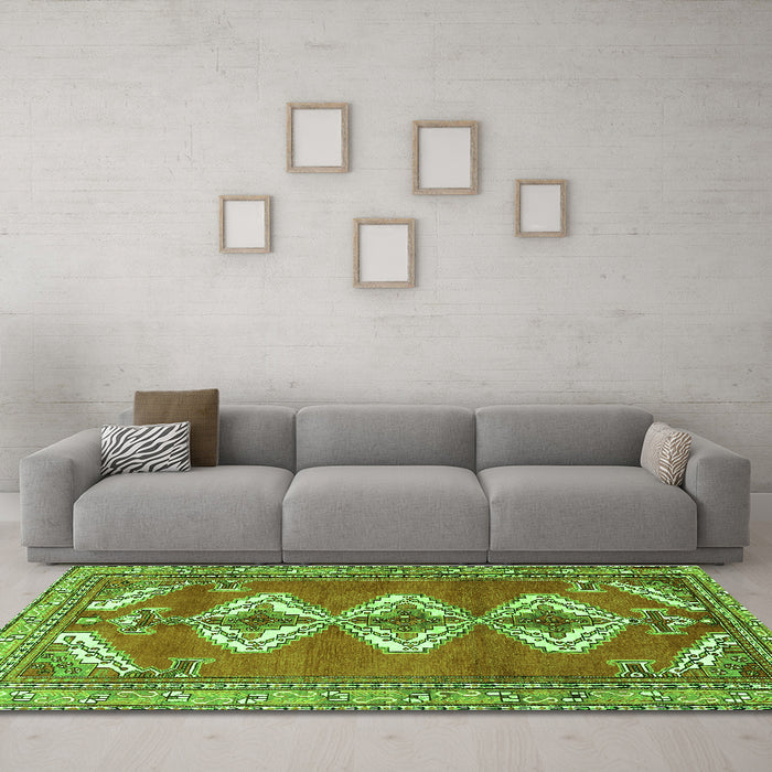 Machine Washable Persian Green Traditional Area Rugs in a Living Room,, wshtr3378grn
