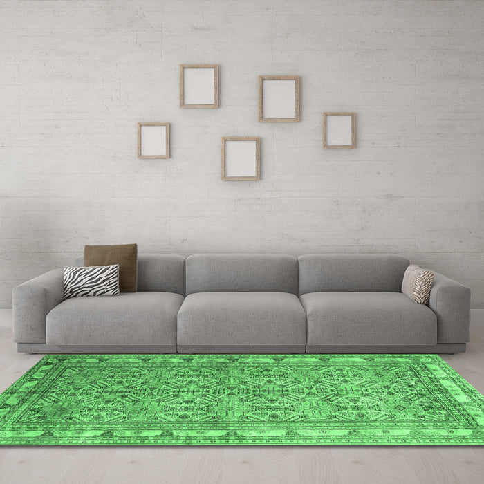 Machine Washable Persian Emerald Green Traditional Area Rugs in a Living Room,, wshtr337emgrn