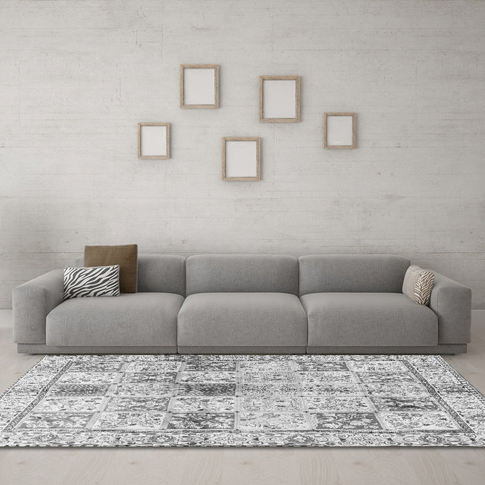 Machine Washable Persian Gray Traditional Rug in a Living Room,, wshtr3380gry