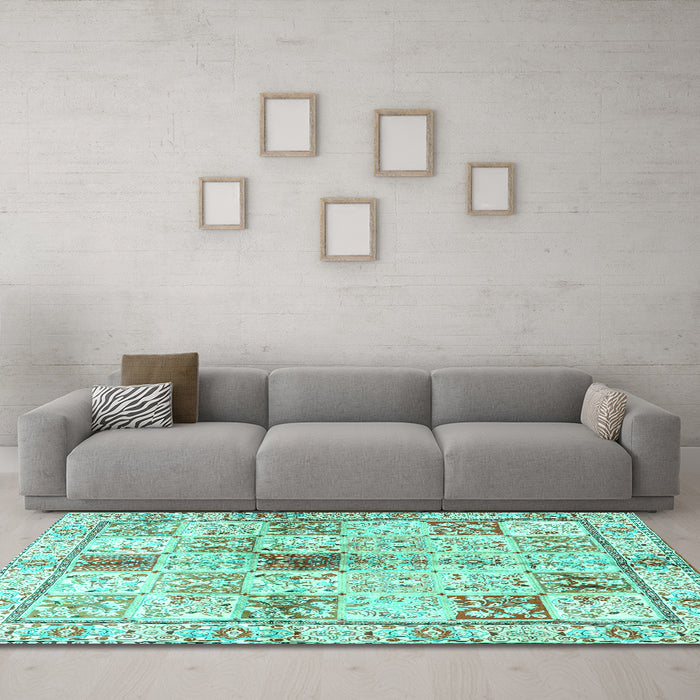 Machine Washable Persian Turquoise Traditional Area Rugs in a Living Room,, wshtr3380turq