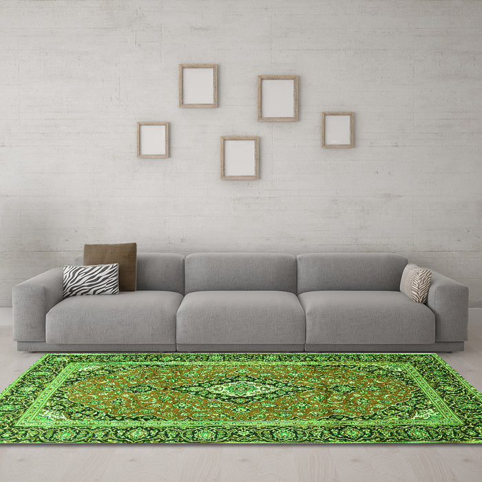 Machine Washable Medallion Green Traditional Area Rugs in a Living Room,, wshtr3381grn