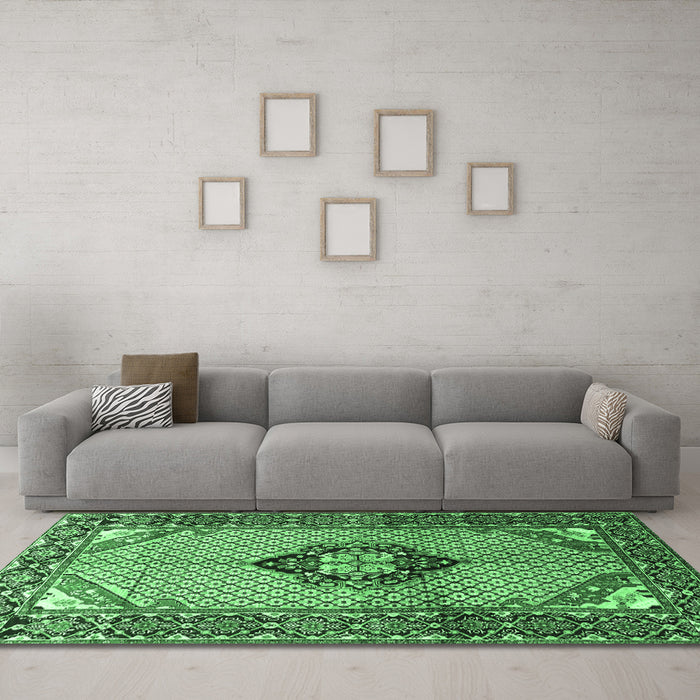 Machine Washable Persian Emerald Green Traditional Area Rugs in a Living Room,, wshtr3382emgrn
