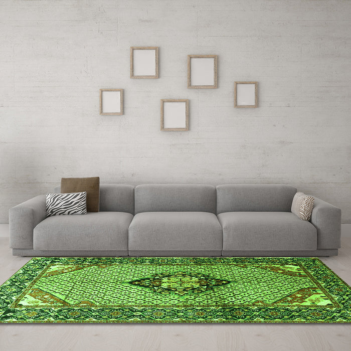 Machine Washable Persian Green Traditional Area Rugs in a Living Room,, wshtr3382grn