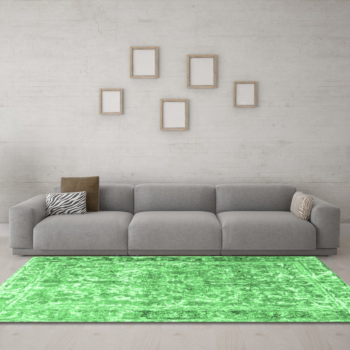 Machine Washable Persian Emerald Green Traditional Area Rugs in a Living Room,, wshtr3383emgrn
