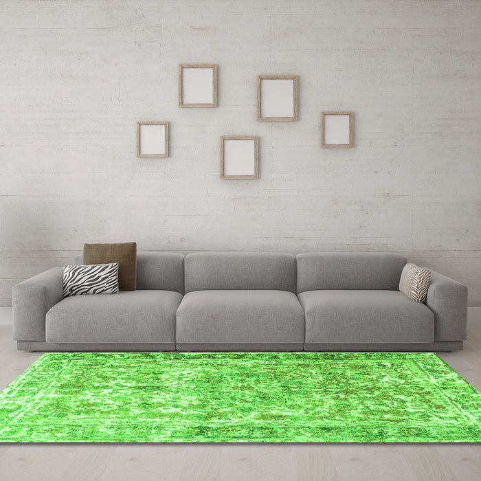 Machine Washable Persian Green Traditional Area Rugs in a Living Room,, wshtr3383grn