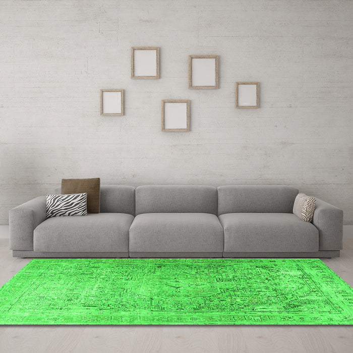 Machine Washable Persian Green Traditional Area Rugs in a Living Room,, wshtr3384grn