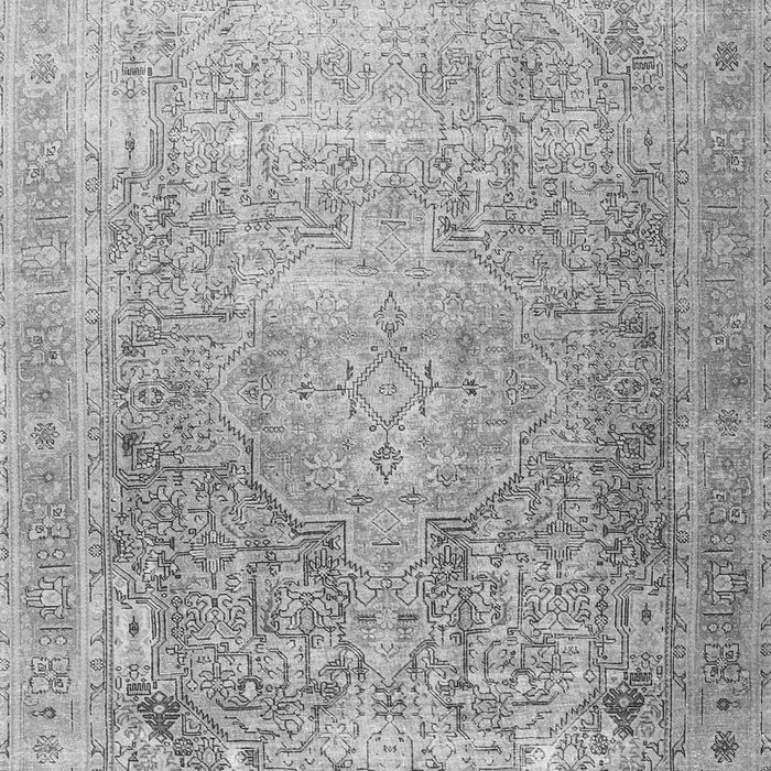 Serging Thickness of Machine Washable Persian Gray Traditional Rug, wshtr3384gry
