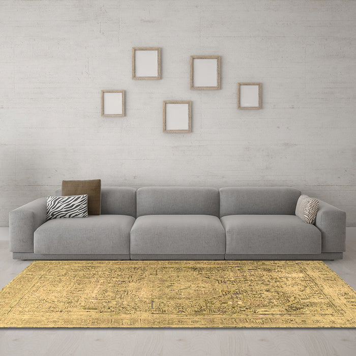 Machine Washable Persian Brown Traditional Rug in a Living Room,, wshtr3384brn