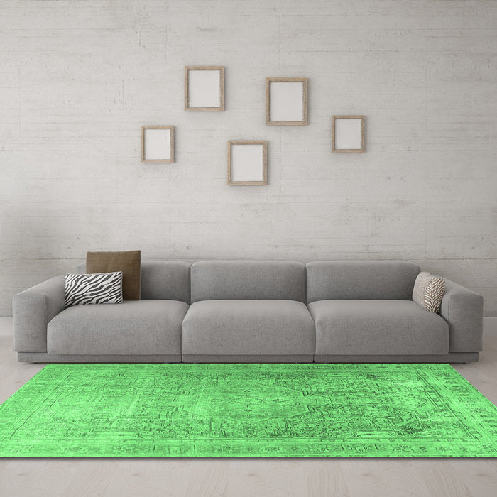 Machine Washable Persian Emerald Green Traditional Area Rugs in a Living Room,, wshtr3384emgrn
