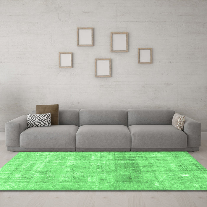 Machine Washable Persian Emerald Green Traditional Area Rugs in a Living Room,, wshtr3386emgrn