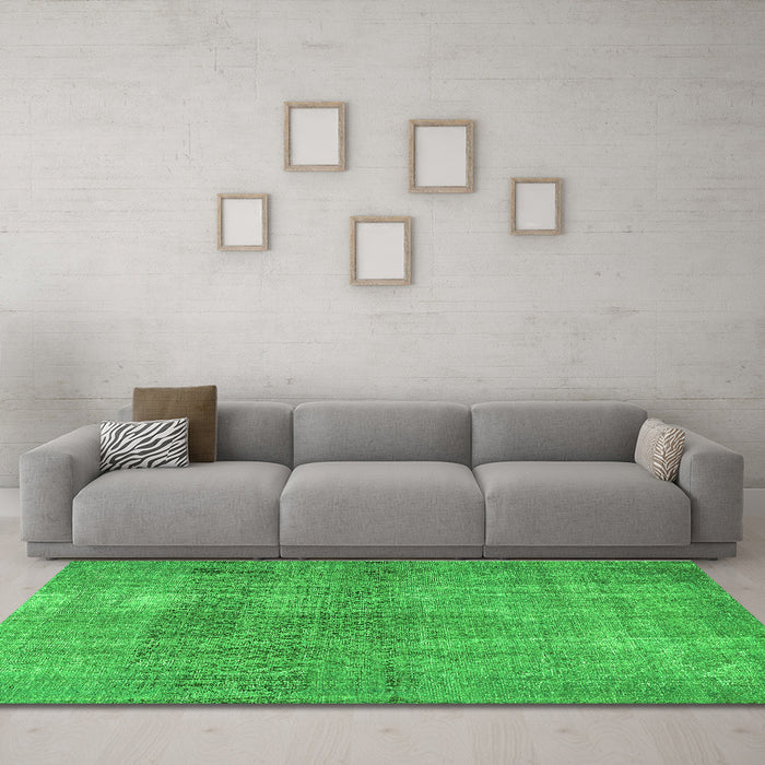 Machine Washable Persian Green Traditional Area Rugs in a Living Room,, wshtr3388grn