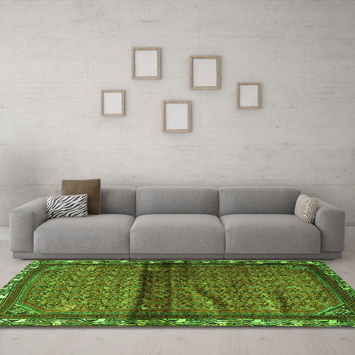 Machine Washable Persian Green Traditional Area Rugs in a Living Room,, wshtr3389grn