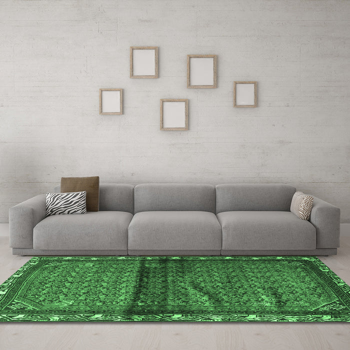 Machine Washable Persian Emerald Green Traditional Area Rugs in a Living Room,, wshtr3389emgrn