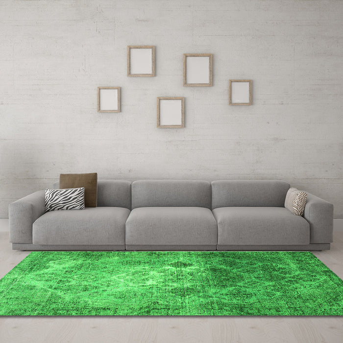 Machine Washable Persian Green Traditional Area Rugs in a Living Room,, wshtr3390grn