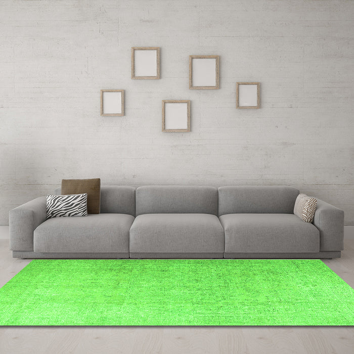 Machine Washable Persian Green Traditional Area Rugs in a Living Room,, wshtr3392grn