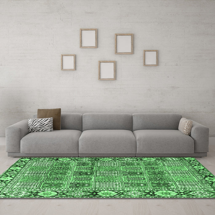 Machine Washable Persian Emerald Green Traditional Area Rugs in a Living Room,, wshtr3396emgrn