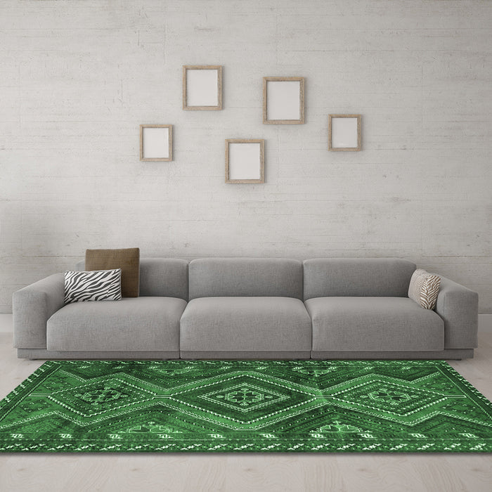 Machine Washable Persian Emerald Green Traditional Area Rugs in a Living Room,, wshtr3398emgrn