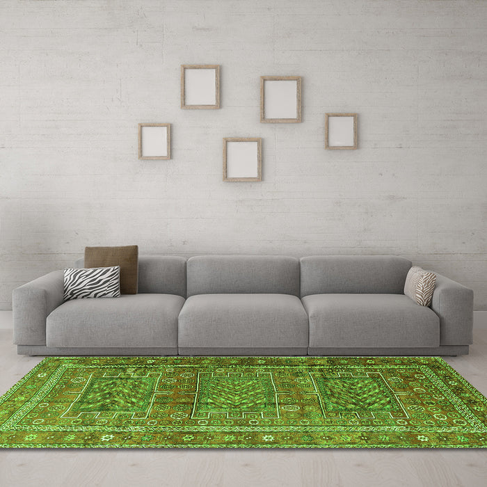 Machine Washable Persian Green Traditional Area Rugs in a Living Room,, wshtr3399grn