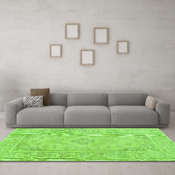 Machine Washable Persian Green Traditional Area Rugs in a Living Room,, wshtr339grn