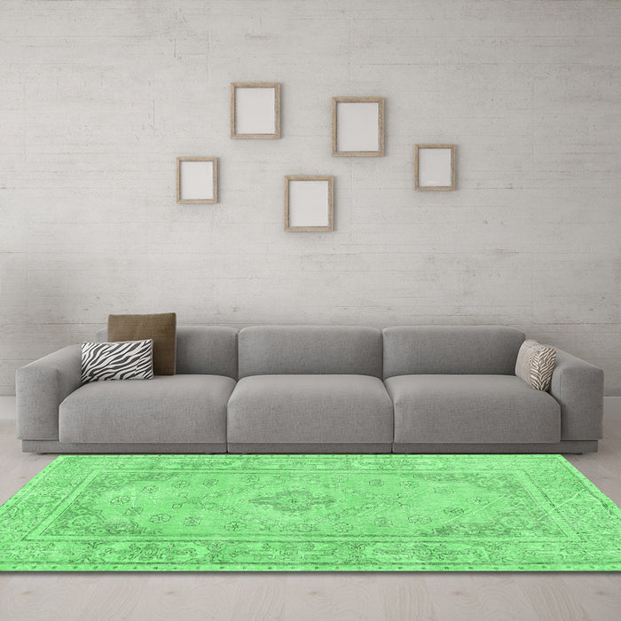 Machine Washable Persian Emerald Green Traditional Area Rugs in a Living Room,, wshtr339emgrn