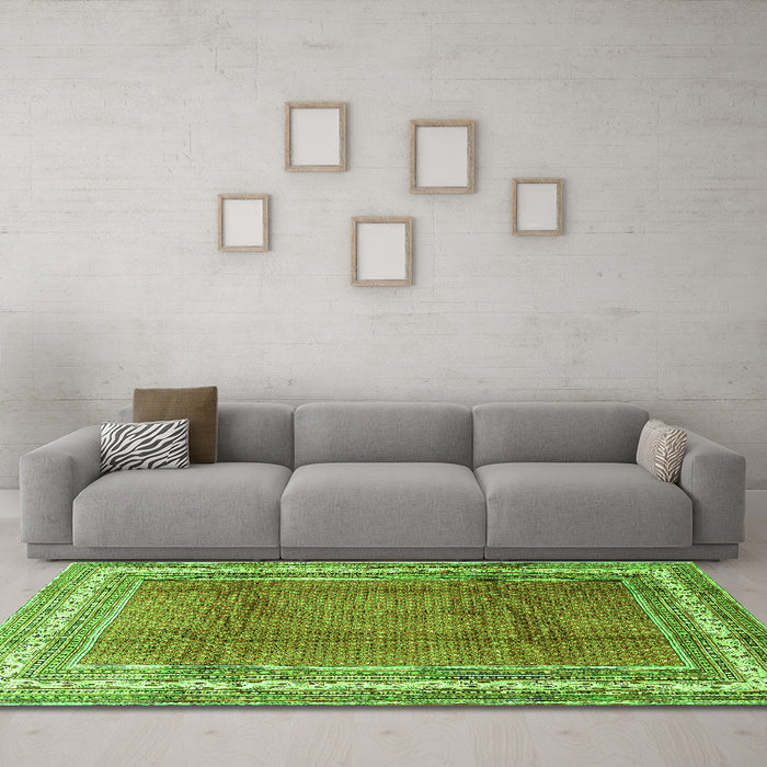 Machine Washable Persian Green Traditional Area Rugs in a Living Room,, wshtr3402grn