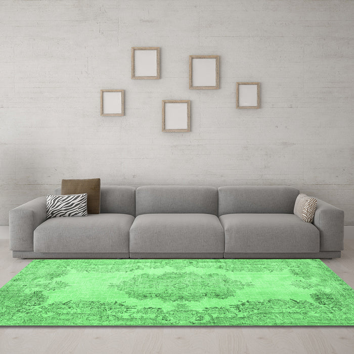 Machine Washable Persian Emerald Green Traditional Area Rugs in a Living Room,, wshtr3403emgrn