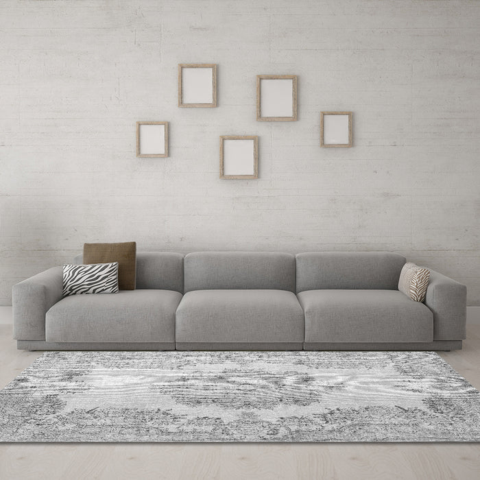 Machine Washable Persian Gray Traditional Rug in a Living Room,, wshtr3403gry