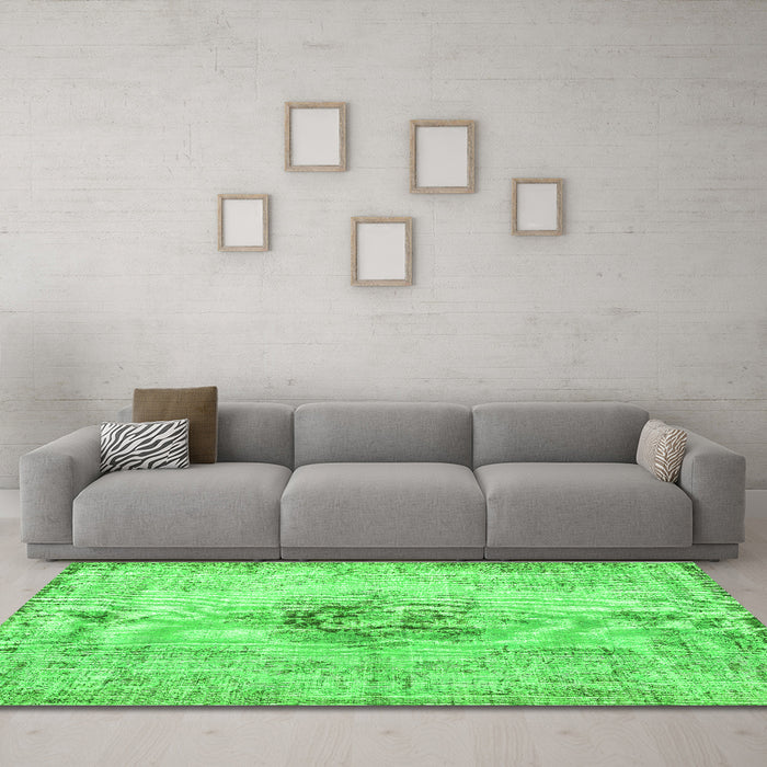 Machine Washable Persian Green Traditional Area Rugs in a Living Room,, wshtr3404grn