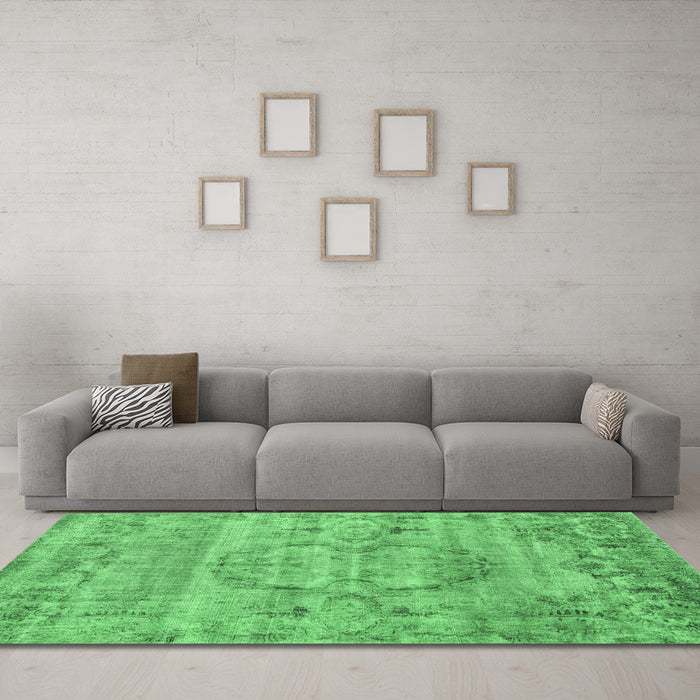 Machine Washable Persian Emerald Green Traditional Area Rugs in a Living Room,, wshtr3405emgrn