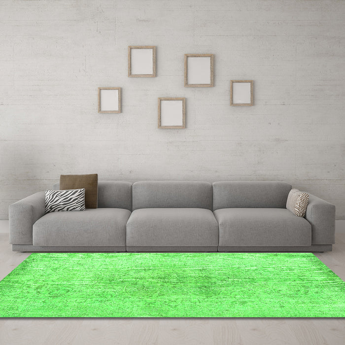 Machine Washable Persian Green Traditional Area Rugs in a Living Room,, wshtr3407grn